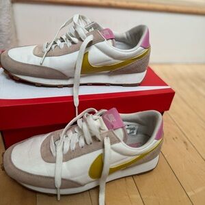 Nike Daybreak 'Fossil Stone Saffron Quartz, Woman’s 6.5